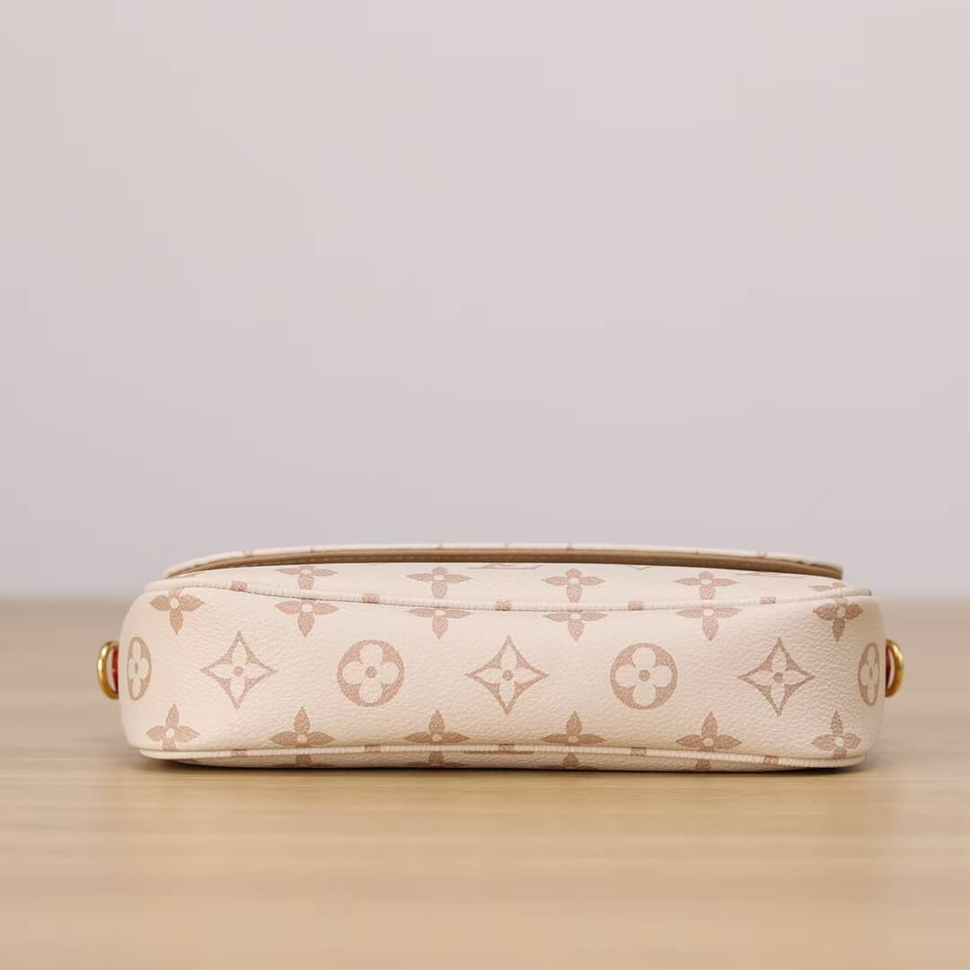 Light-colored Full-Print Clutch Shoulder Bag