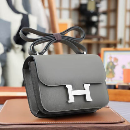 Classic Fashion Silver Buckle Shoulder Bag