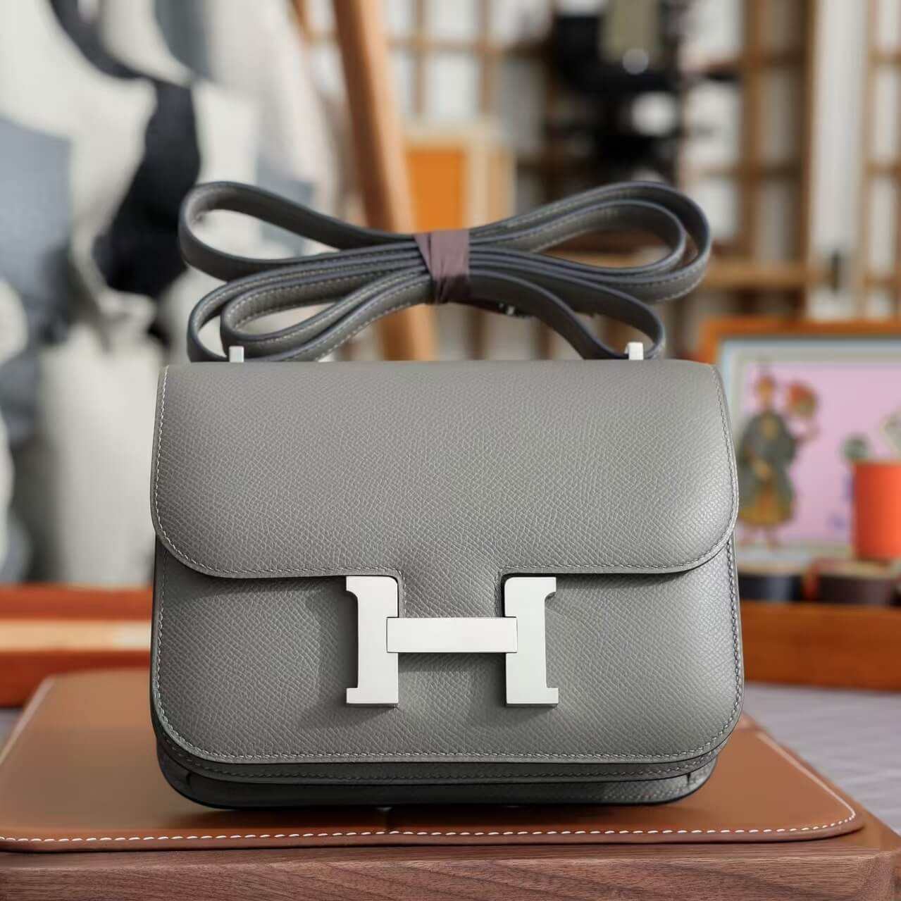 Classic Fashion Silver Buckle Shoulder Bag