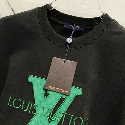 Green Pattern Embroidery T Shirt