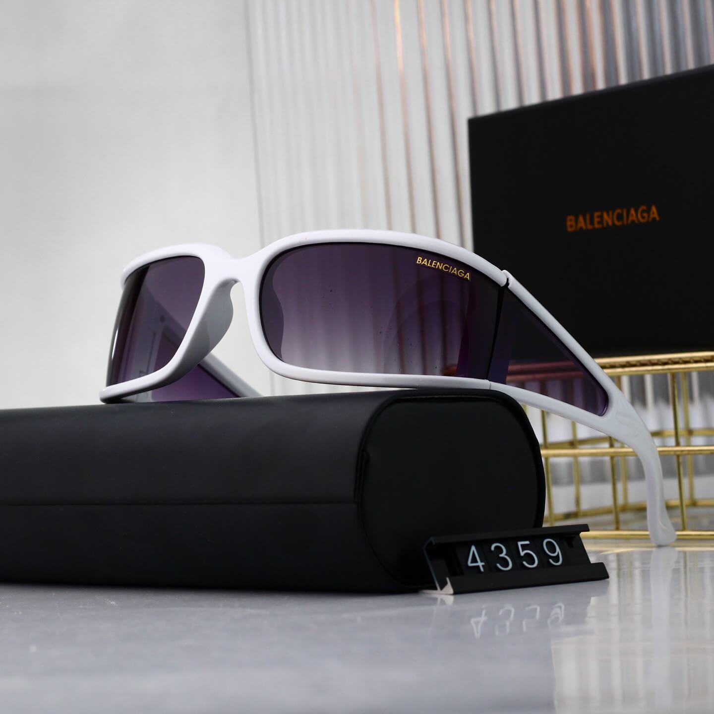 Futuristic Full Frame Curved Sunglasses