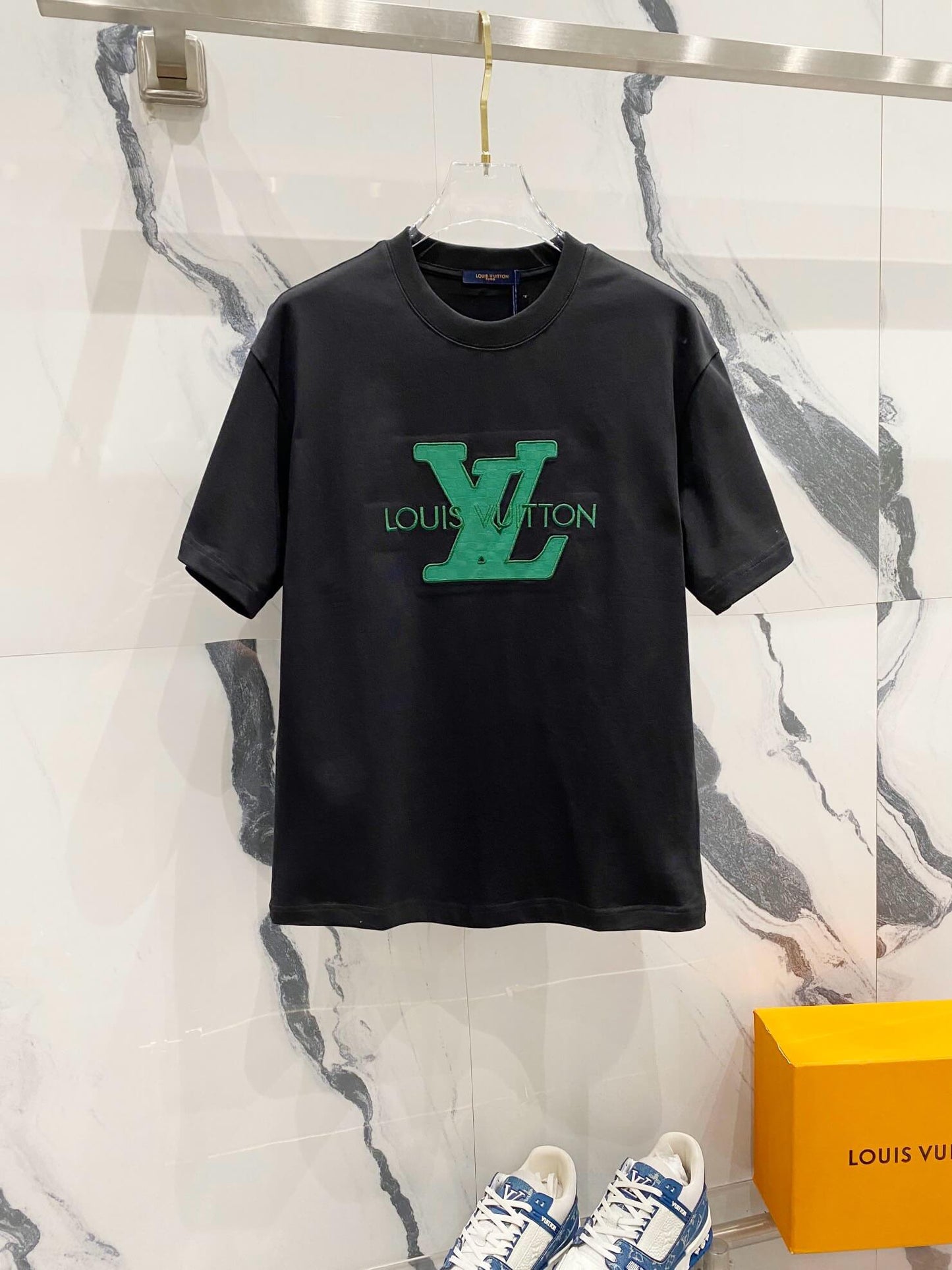 Green Pattern Embroidery T Shirt