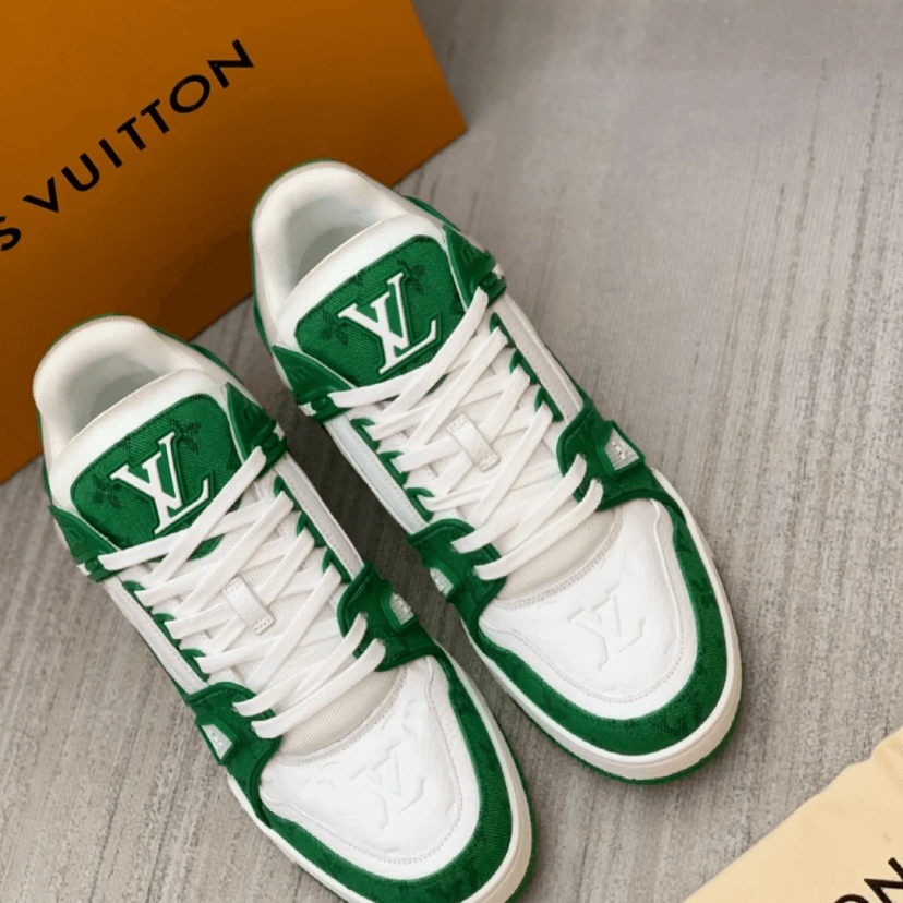 Green classic design sneaker