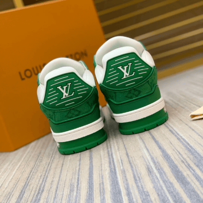 Green classic design sneaker