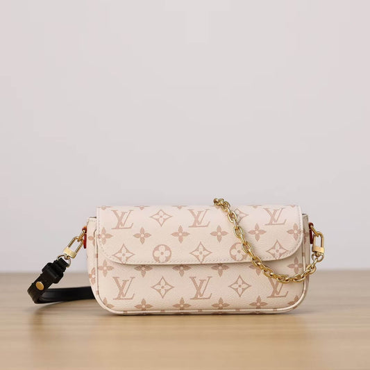 Light-colored Full-Print Clutch Shoulder Bag