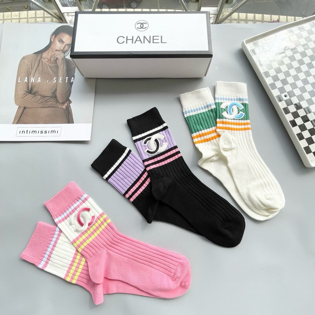 Popular Online Middle-Tube Socks